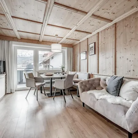 Apartment Lounge *