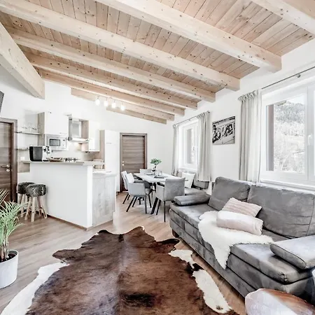 Apartment Lounge