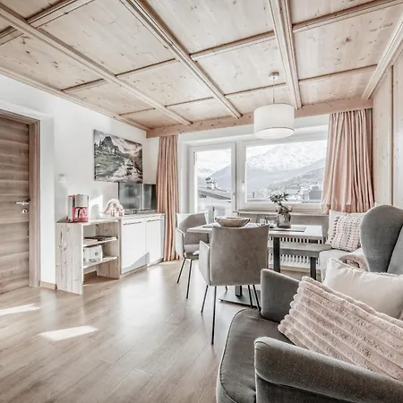 Apartment Lounge